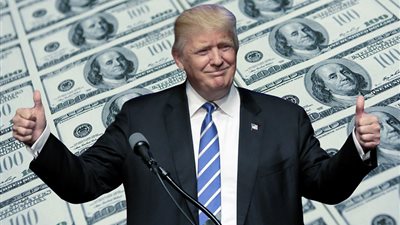 ترامب يوقع اتفاقيات قانونية بـ940 مليون دولار لدعم مفاوضاته التجارية