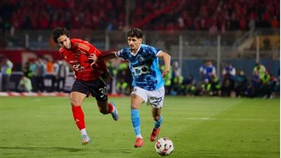 طاقم تحكيم إسباني يدير قمة الأهلي وبيراميدز على استاد السلام