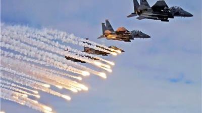 ضربات أمريكية مكثفة تستهدف مواقع للحوثيين في ثلاث محافظات يمنية