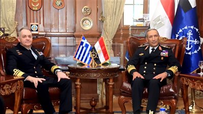 قائد القوات البحرية يلتقي رئيس هيئة الأركان العامة للقوات البحرية اليونانية