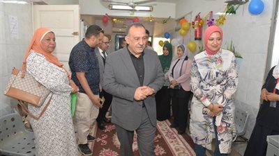 محافظ أسيوط يتفقد مركز الأطفال المعثور عليهم بمديرية الصحة