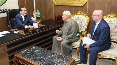محافظ المنوفية يفحص طلبات المواطنين ويوجه بإجراءات عاجلة وحلول فورية