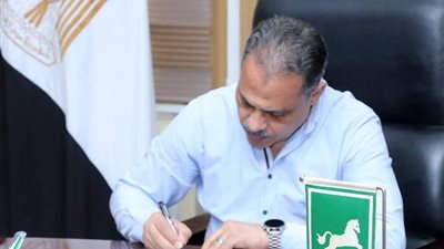 مصدر مسئول يكشف حقيقة صفع محافظ الشرقية لأحد المواطنين بسبب مخالفة مرورية 