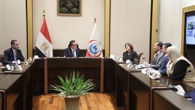 وزير الصحة يستقبل ممثلي شركة نوفارتس لبحث التوسع في خطوط الإنتاج المحلية