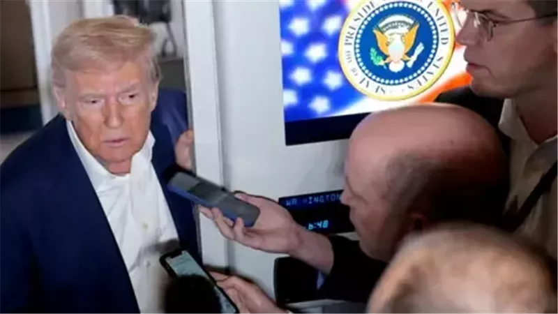 الرئيس الأمريكي دونالد