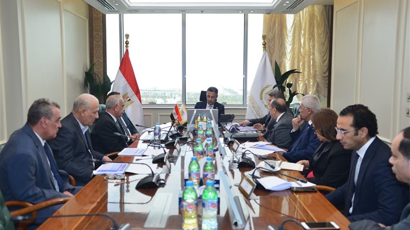 اجتماع وزير التموين