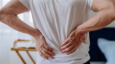 عادات يومية شائعة تزيد آلام الرقبة والظهر دون أن تشعري