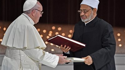 كيف انتصرت «الأخوة الإنسانية» لحقوق الطفل وكبار السن؟.. مرصد الأزهر يوضح|خاص