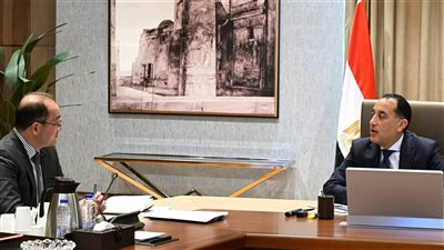 رئيس الوزراء يُتابع مع وزير المالية عدداً من ملفات العمل