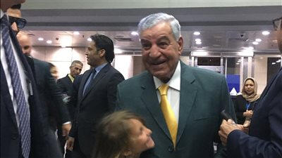 زاهي حواس: لا كائنات فضائية بنت الأهرامات.. وحفرت بجوار أبو الهول ولم أجد شيئا