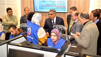 محافظ الدقهلية يتفقد غرفة الطوارئ المركزية بمديرية الصحة