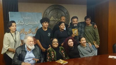 «وتلك قصة أخرى».. لميس جابر تبوح بأسرار التاريخ في محراب «الأهرام»