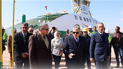 رئيس هيئة قناة السويس يتابع تشغيل أول معدية تعمل بالوقود الحيوي ببورسعيد
