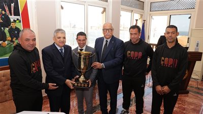 رئيس قناة السويس يكرم فريق الهوكي بنادي بورفؤاد بعد تتويجه بطل إفريقيا للأندية