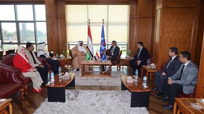 محافظ السويس يستقبل القنصل السعودي ويتفقدان مكتب تصديق الخارجية