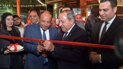 الفرخة بـ 55 والأرز بـ 20 جنيها.. محافظ بورسعيد يفتتح معرض رمضان 
