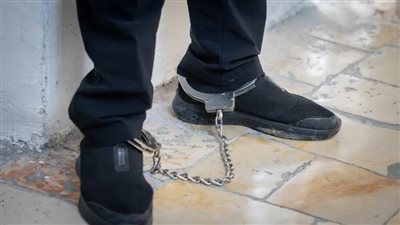 معاريف: احتجاز صحفي إسرائيلي بارز بعد اعتدائه على قاصر 