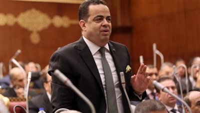 هل أصبح الموبايل هو المربي البديل لأطفالنا؟.. تحذير من النائب عصام هلال