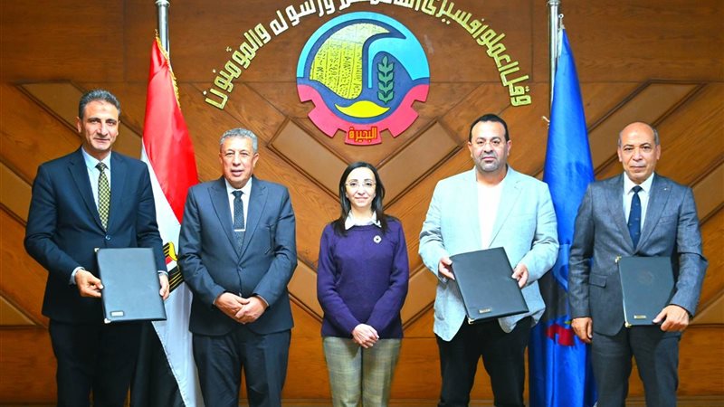 محافظ البحيرة أثناء