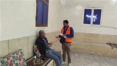 جامعة قنا تنظم قافلة طبية بشرية بمنطقة الحصواية | صور