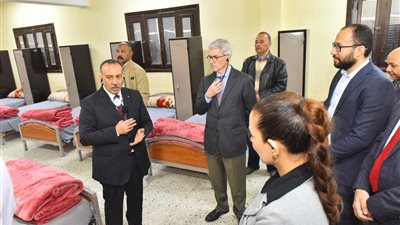 محافظ أسيوط يستعرض أمام وفد الاتحاد الأوروبي جهود تطوير رعاية ذوي الهمم