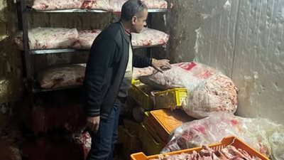 ضبط 26 طنًا من مصنعات اللحوم وهياكل الدواجن غير صالحة للاستهلاك الآدمي بالجيزة