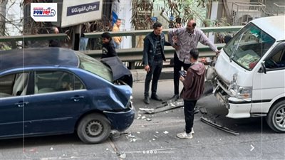 دون إصابات.. حادث تصادم بين سيارتين أعلي كوبري بالمعادي