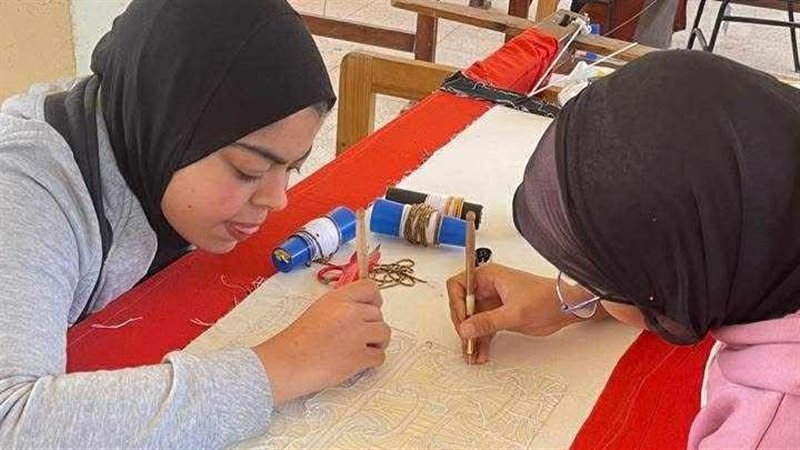 فتيات قنا