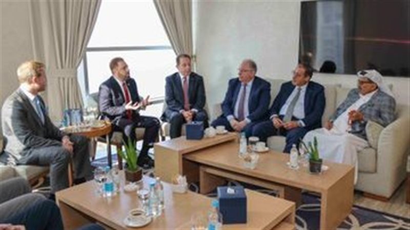 الحبتور يبحث مع وفد