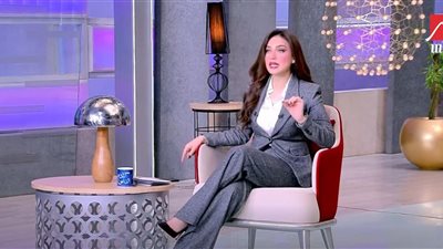 «الجرجير له أصول».. ياسمين عز تقدم إتيكيت خاص لأكل الجرجير 