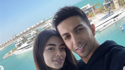 بلقطات رومانسية.. ليلى أحمد زاهر برفقة زوجها هشام جمال |صور