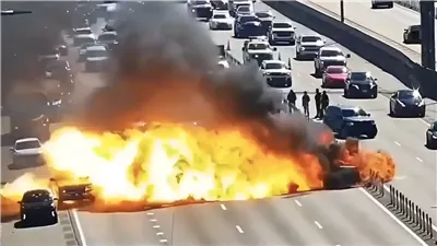 أمريكا.. انفجار ضخم يحرق سيارة على الطريق السريع في ولاية فلوريدا| فيديو
