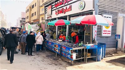 محافظ الدقهلية يتفقد المعرض الدائم للسلع الغذائية بحى غرب المنصورة 