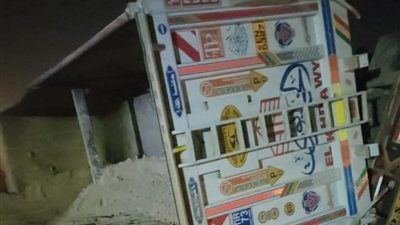 إصابة شخص في تصادم قطار بضائع وسيارة نقل بالعين السخنة 