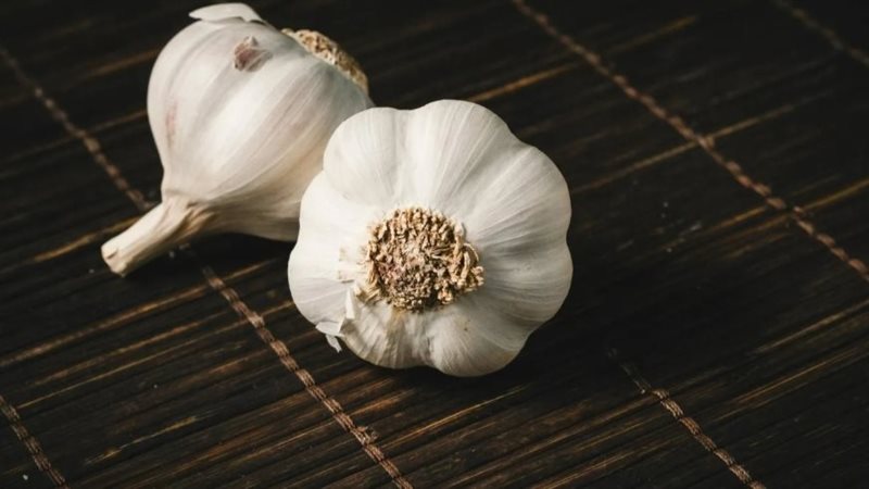 أطعمة تتفوق على الثوم