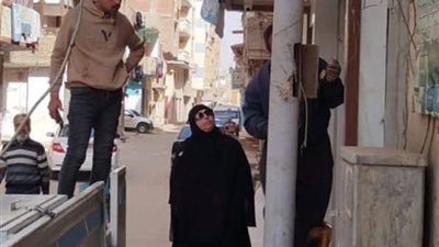 تكثيف جهود النظافة ورفع الإشغالات وصيانة الإنارة بحي الأربعين بالسويس 