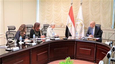 وزير التربية والتعليم يبحث مع الممثلة المقيمة ومدير مكتب برنامج الأغذية 