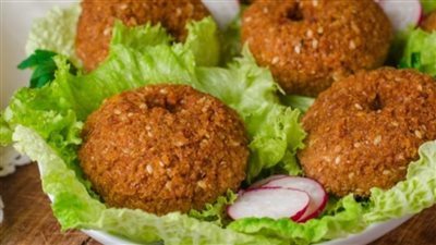 طريقة تحضير الفلافل في البيت بدون ماكينة في رمضان بخطوات سهلة
