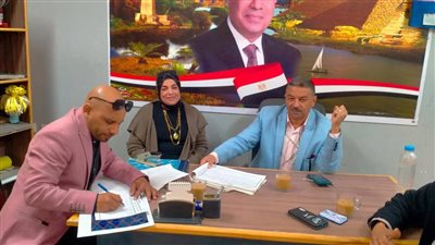 مدير «تعليم نجع حمادي» يوجه بسرعة تسليم كافة الكتب المدرسية للطلاب
