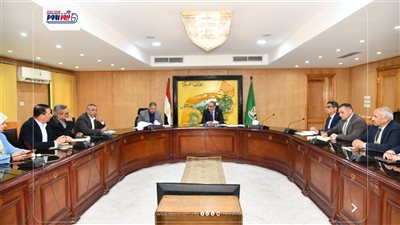 محافظ الفيوم يشدد على سرعة إخلاء المنشآت الآيلة للسقوط الصادر لها قرارات إزالة