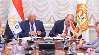 وزير العمل يوقّع بروتوكول تعاون مع الأكاديمية العربية | صور 