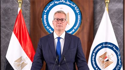 بدوي: يسند إلى الكفاءات الشابة مسؤولية إدارات مركزية بهيئة الثروة المعدنية