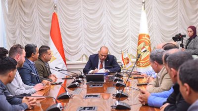 وزير العمل ينهي إضراب عمال شركة جيد تكستايل إيجيبت بالعاشر من رمضان