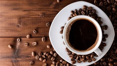 قبل أن تملئي فنجانك… ماذا تفعل 3 أكواب قهوة بدماغك؟