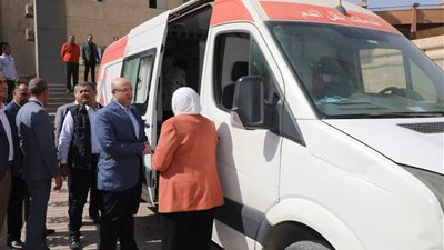 محافظ بني سويف يشيد بإقبال العاملين بديوان عام المحافظة على حملة التبرع بالدم