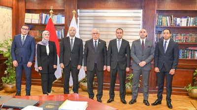 النائب العام يستعرض نسب إنجاز النيابتين الاقتصادية والضريبية ويشيد بالجهود 