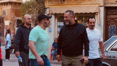 بعد أزمة مسلسل مناعة .. أحمد السقا يزور لوكيشن التصوير |صور