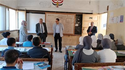 مدير تعليم القليوبيه يشارك طالبات بنها طابور الصباح ويؤكد 