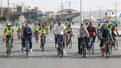 قبل حركة المحافظين.. محافظ السويس يطمئن على جاهزية المحافظة ويواصل نشاطه