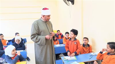 رئيس منطقة السويس الأزهرية يتفقد معهد الإمام سيد طنطاوي لمتابعة انتظام الدراسة